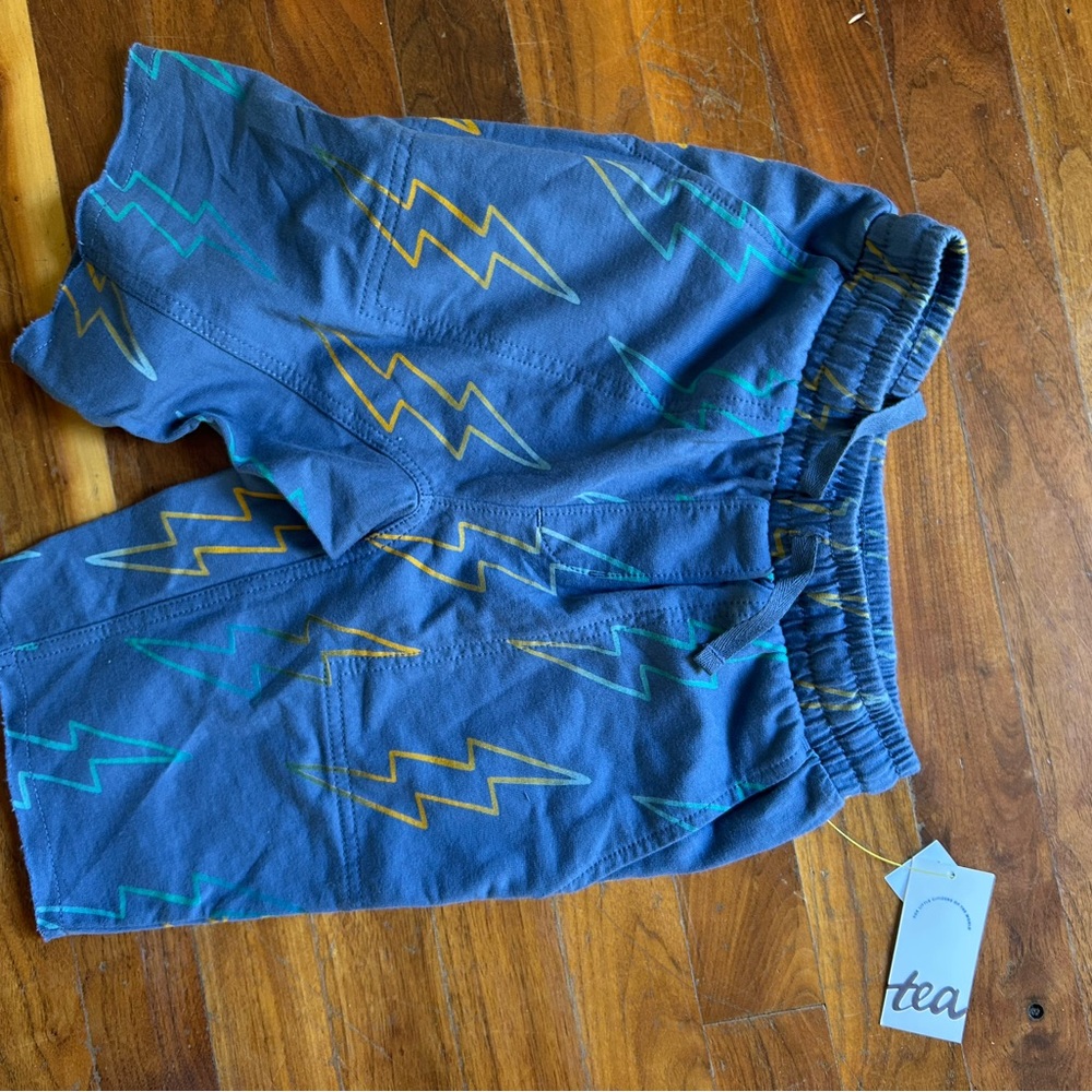 Tea boys shorts with bolts. Age 10z NWT.